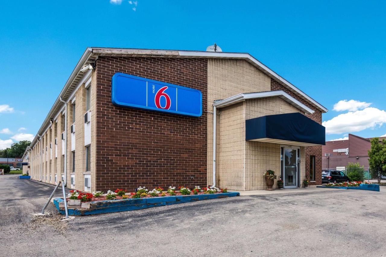 Motel 6-Madison, WI - East Exterior foto