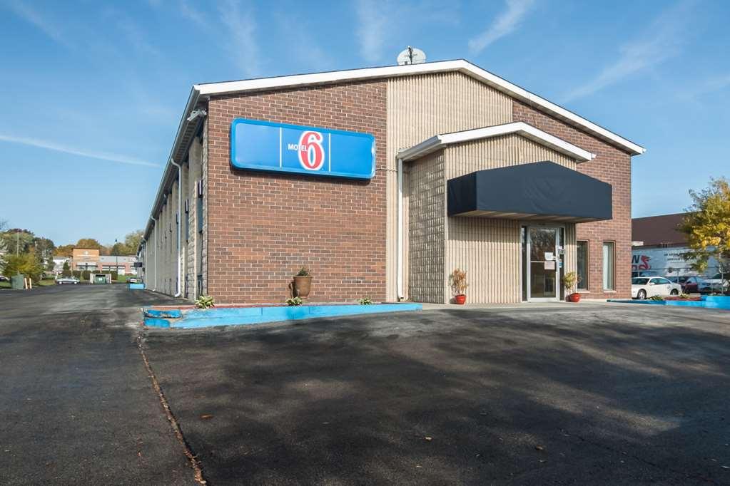 Motel 6-Madison, WI - East Exterior foto